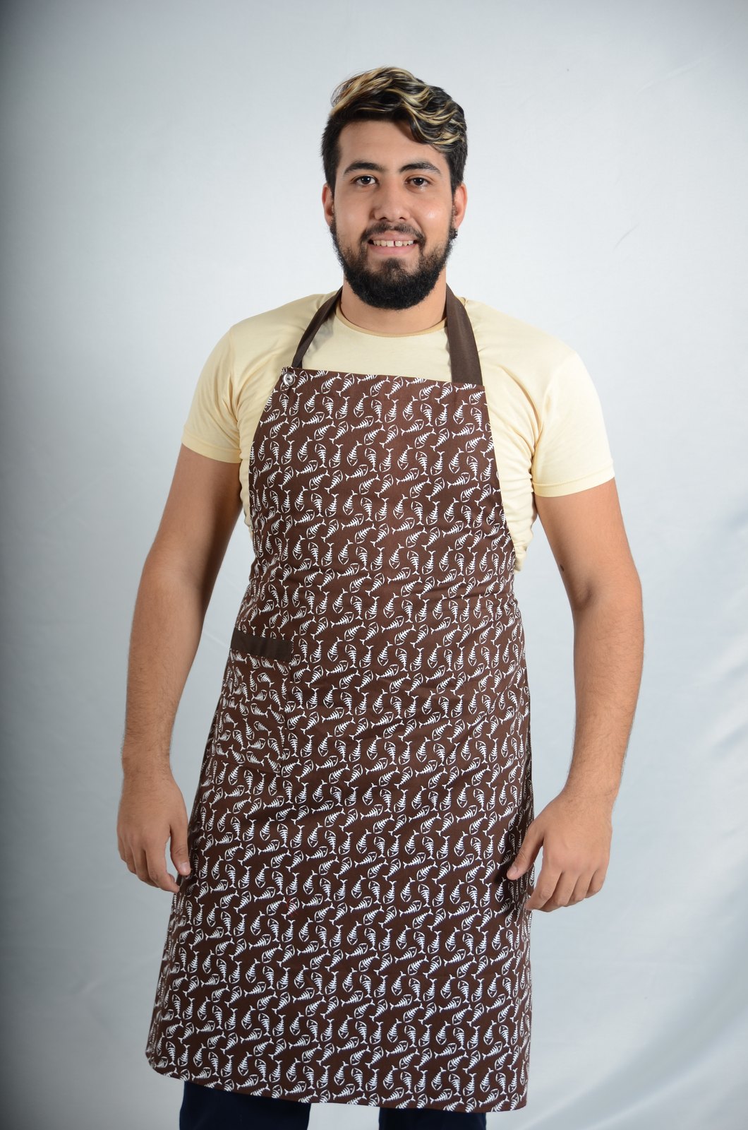Kahve desenli boydan önlük, erkek model askılı
