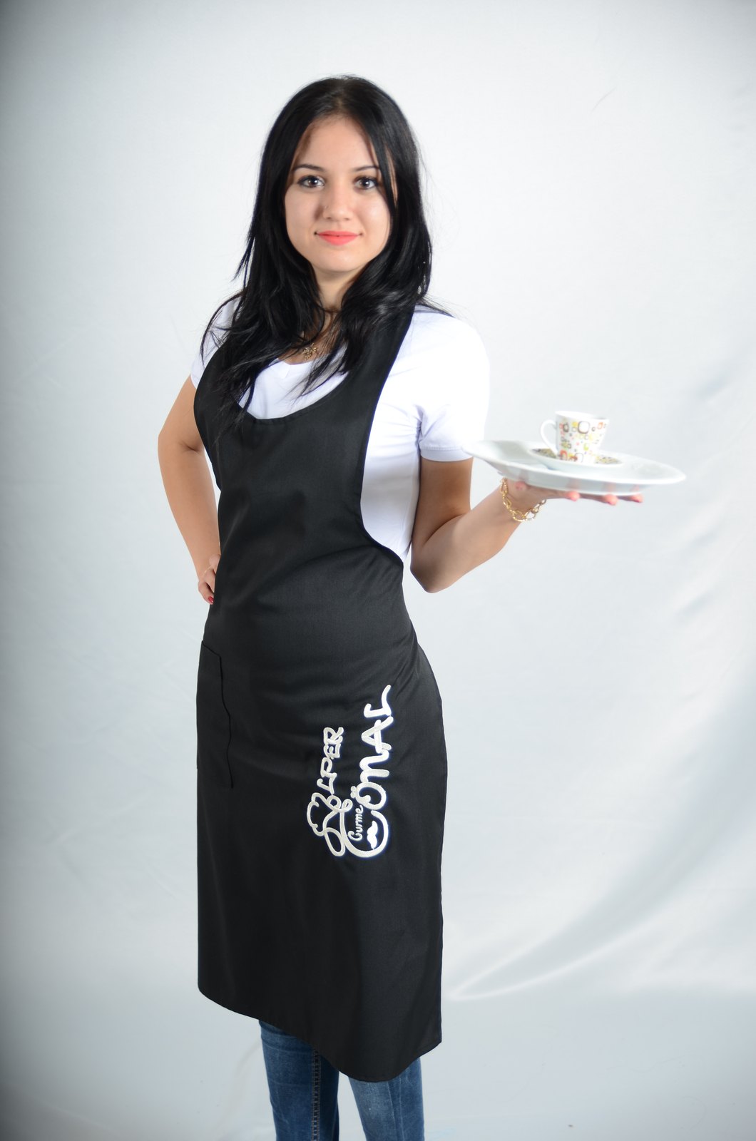 Siyah restoran ve kafe boydan önlüğü, beyaz baskılı