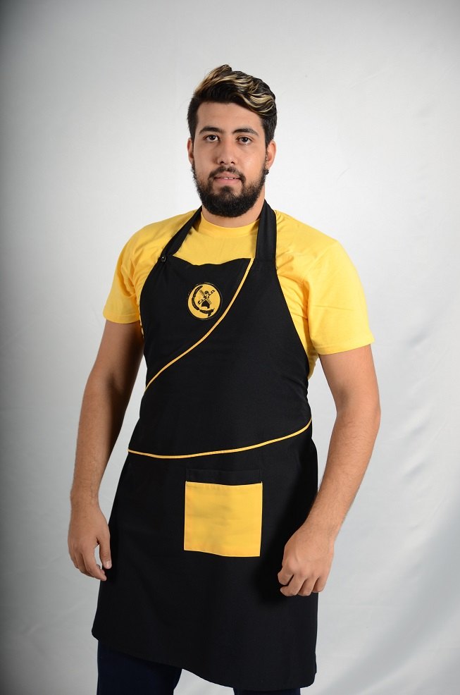 Siyah ve sarı modelli boydan önlük, sarı ön cepli