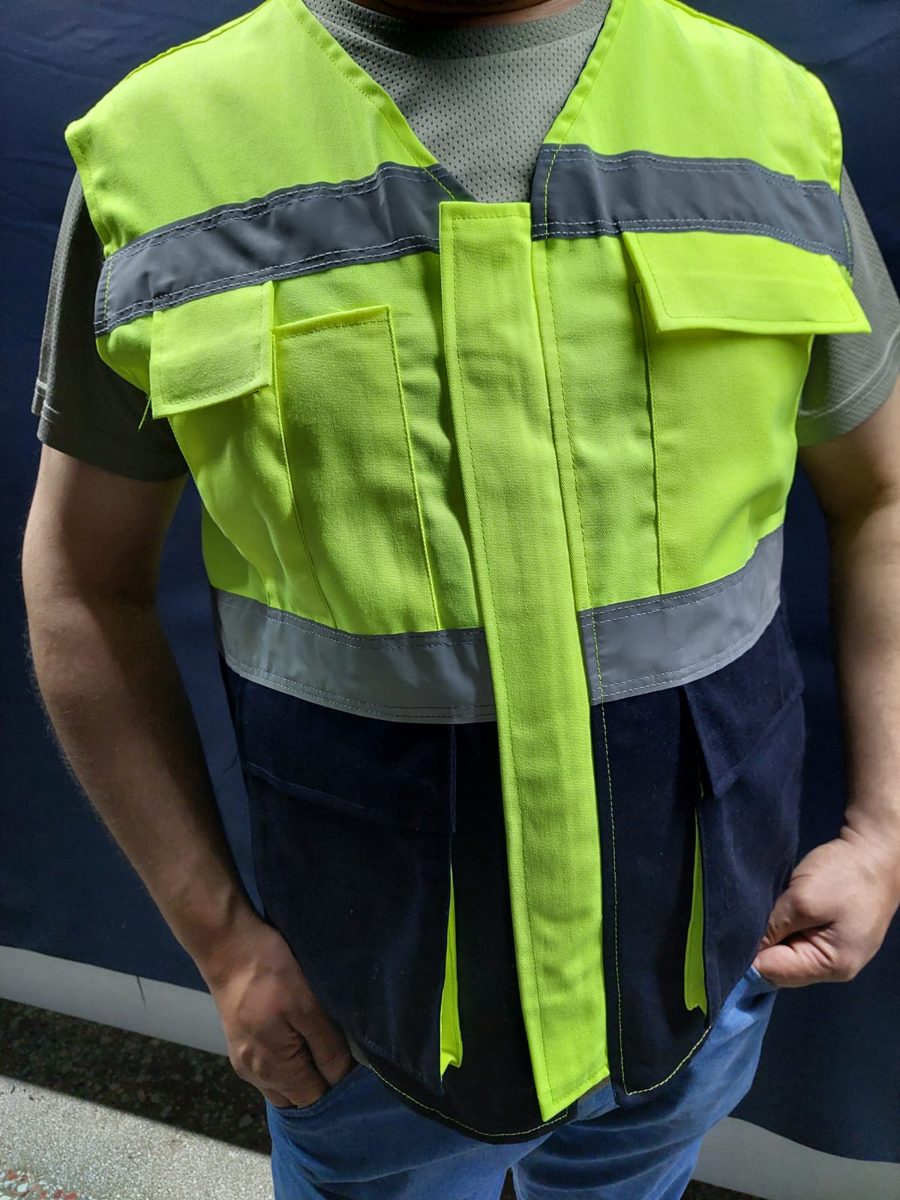 Neon yeşil ikaz yeleği — reflektif bantlı, fermuarlı