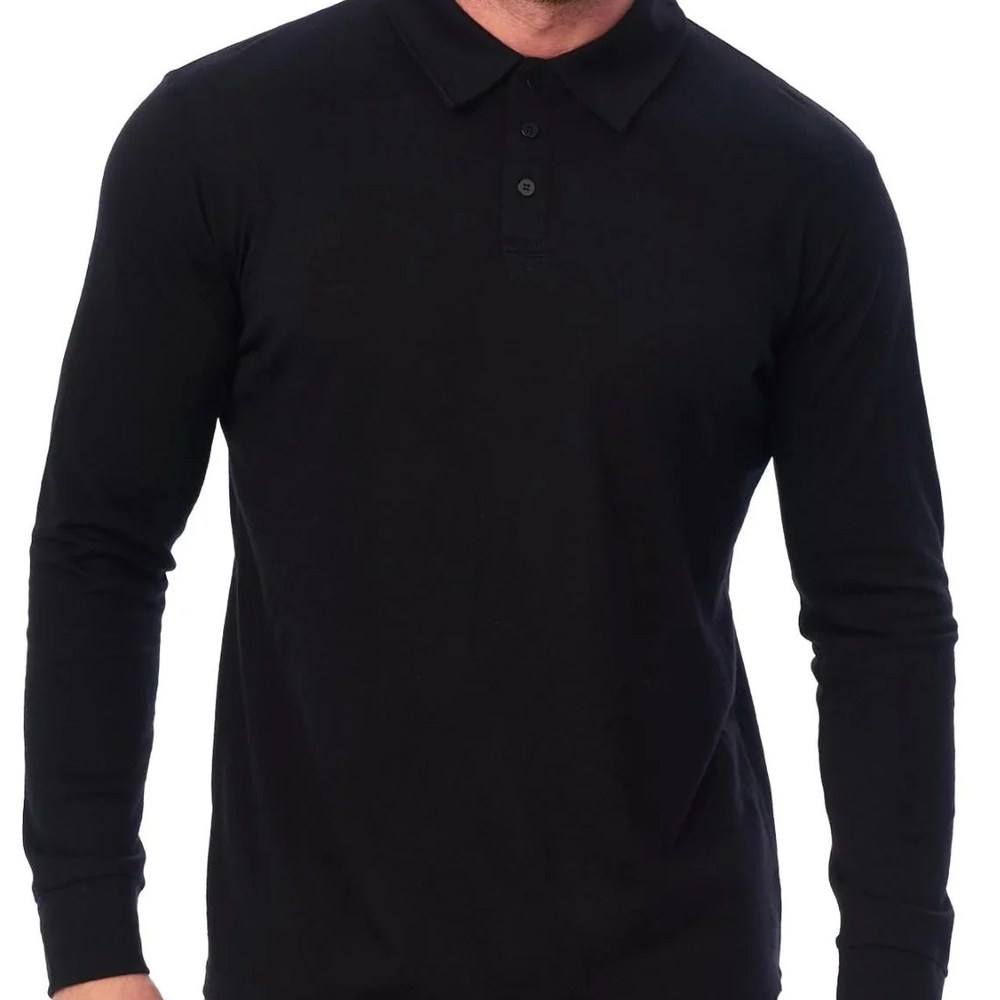 Siyah polo yaka sweatshirt, model üzerinde önden görünüm; kesintisiz düz ön yüzey ve uzun kol