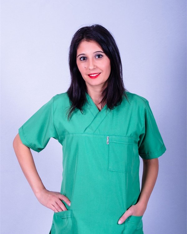 Yeşil V-yaka kısa kollu cerrahi scrub forma