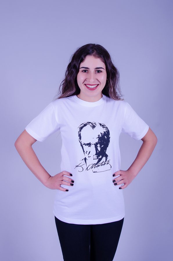 Beyaz baskılı yuvarlak yaka penye tişört — İLKETEKS toptan imalat